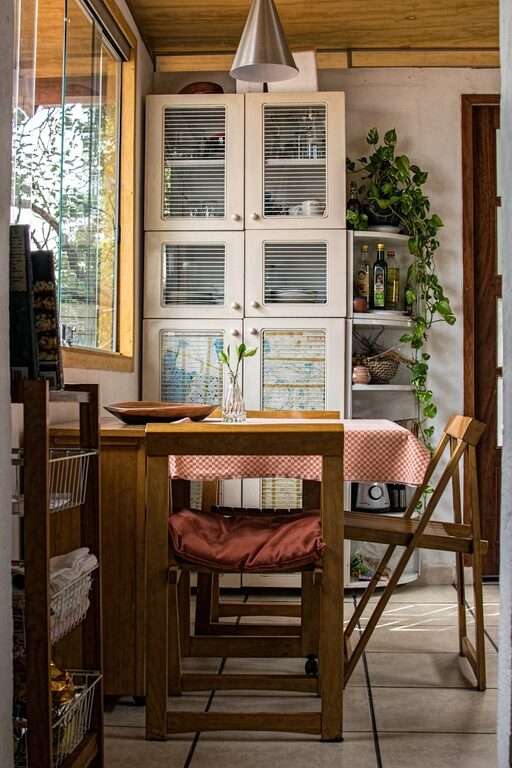 Quick Ideas to Brighten a Dark Room Naturally and Easily